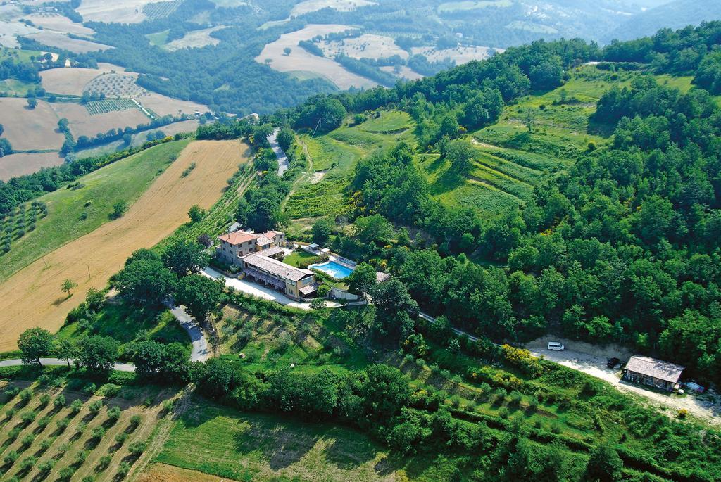 Отель Le Torracce Agriturismo Olistico Valfabbrica Экстерьер фото