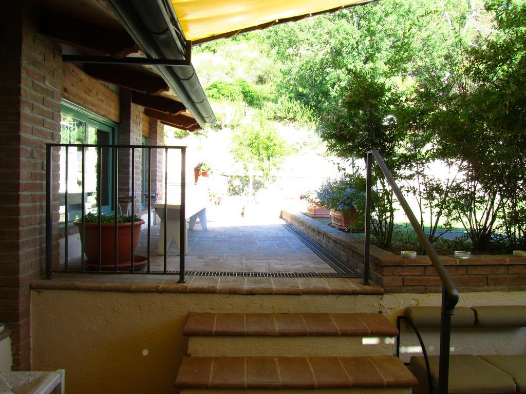 Отель Le Torracce Agriturismo Olistico Valfabbrica Экстерьер фото